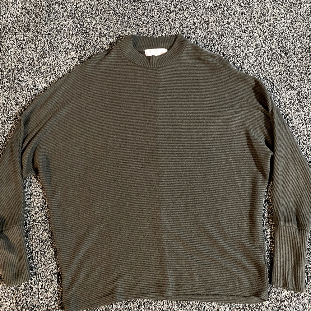 Hippie Rose sweater size small